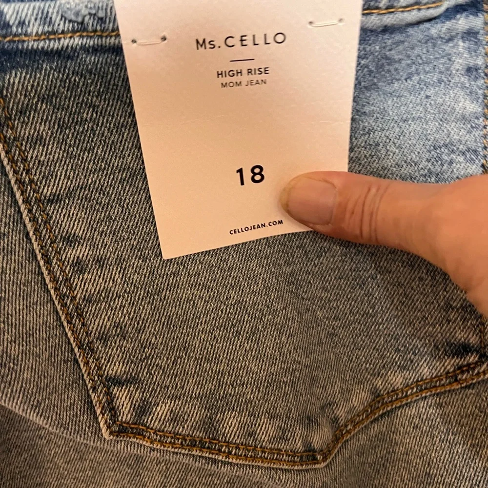 Ms. CELLO High Rise Mom Jeans - Picture 5 of 5
